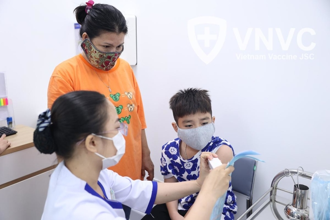 tiêm vaccine cho trẻ tại VNVC